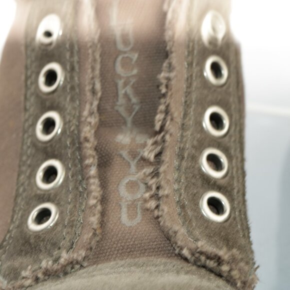 VTG Lucky Brand Womens Sneaker Size 7 Tan Suede Laceless Slip On Frayed Shoes 90 - Picture 9 of 12